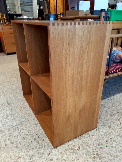 Mogens Koch reol, Eg